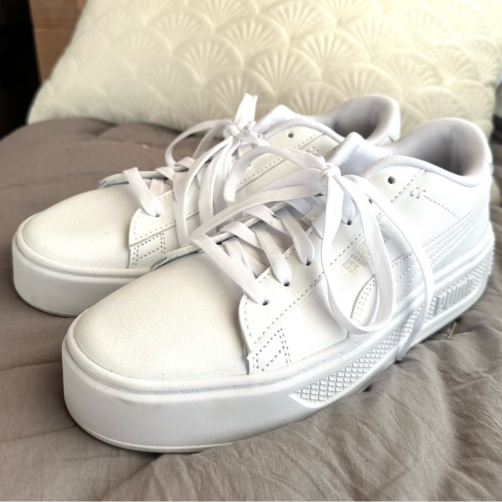 PUMA women's smash platform V3 sneaker - size 9.5